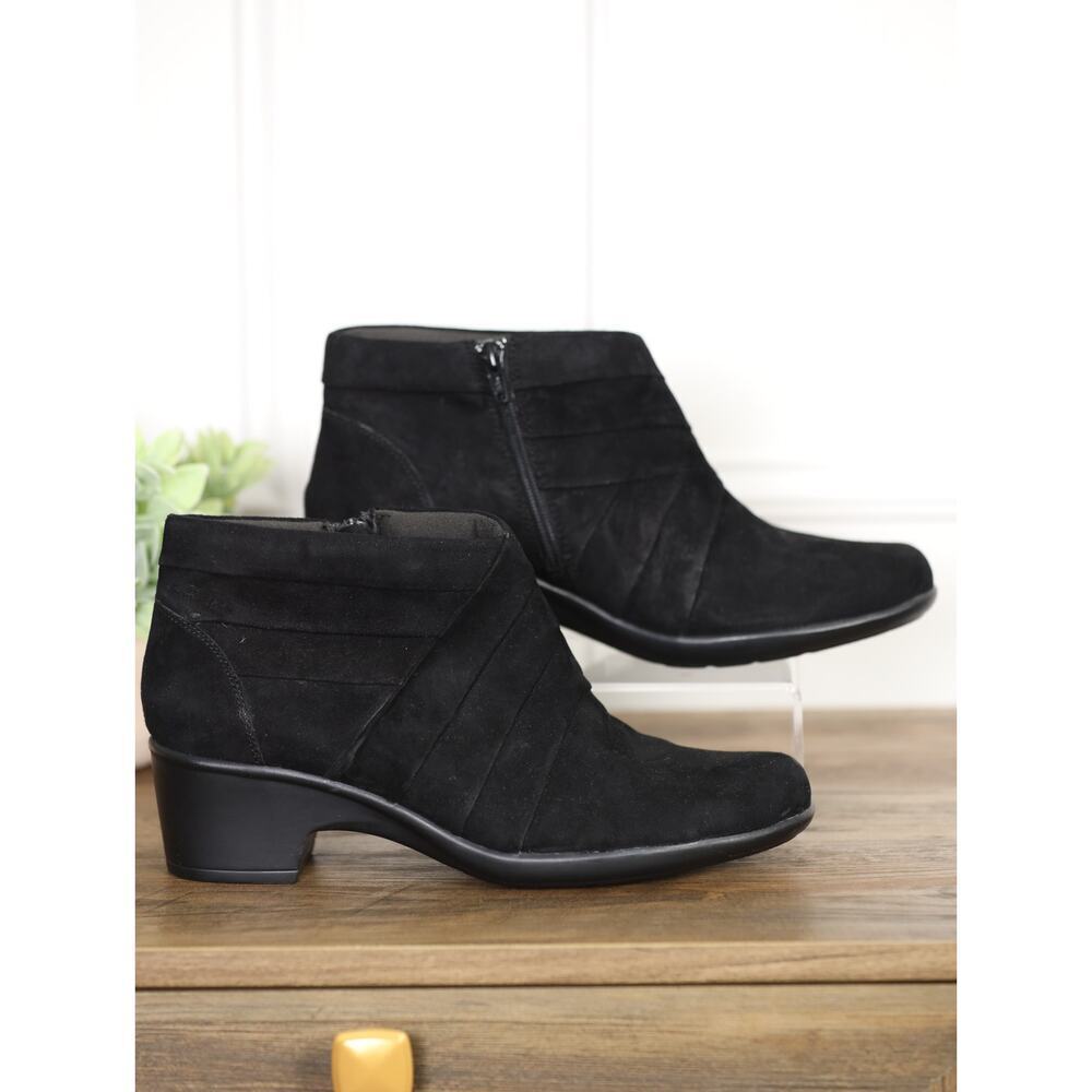 Clarks Black Suede Ankle Booties Size 10W Wide Comfort Shoes Low Heel Zip NWOT
